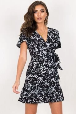 Sundae Muse Cody Dress / Black Short Sleeve Dresses