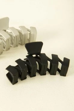 Sundae Muse Wavy Claw Clip / Black Accessories