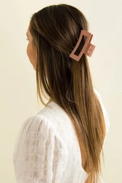 Sundae Muse Bobby Claw Clip / Beige Accessories